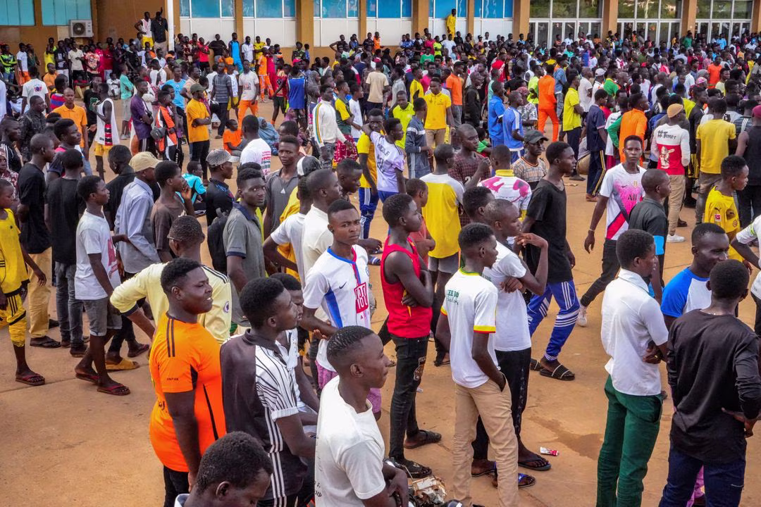 Тисячі прихильників хунти Нігеру перекривають заклик до цивільних добровольців